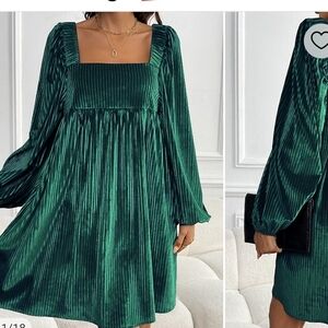 Elegant Green Velvet Long Sleeve Dress